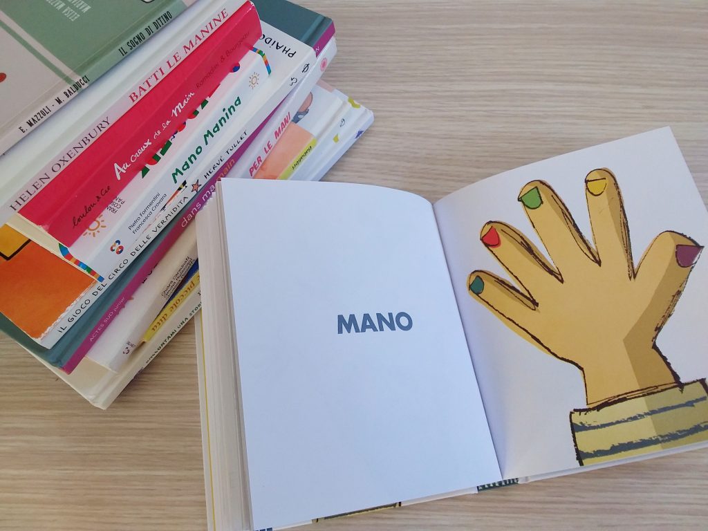 Giocare con le mani evidenza